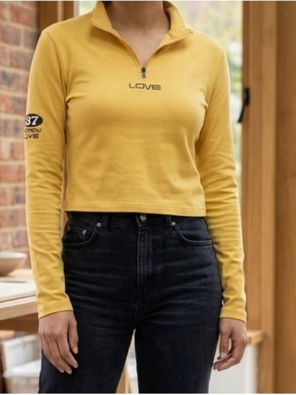 Women’s light, Yellow sweater